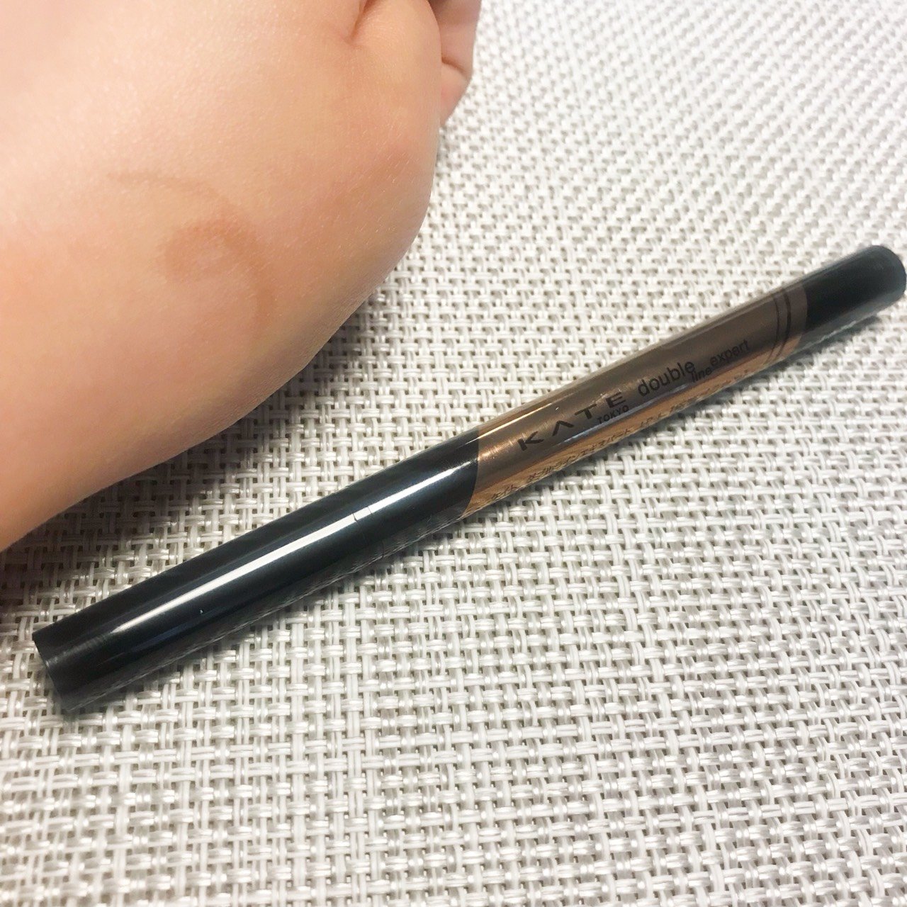 二重ライン強調アイテム　ケイト　色味　ダブルラインエキスパート