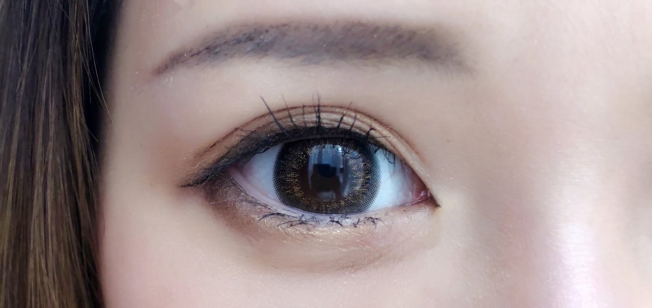 自撮り アイメイク ナチュラル　メイベリン ラッシュニスタ ケアプラス 01