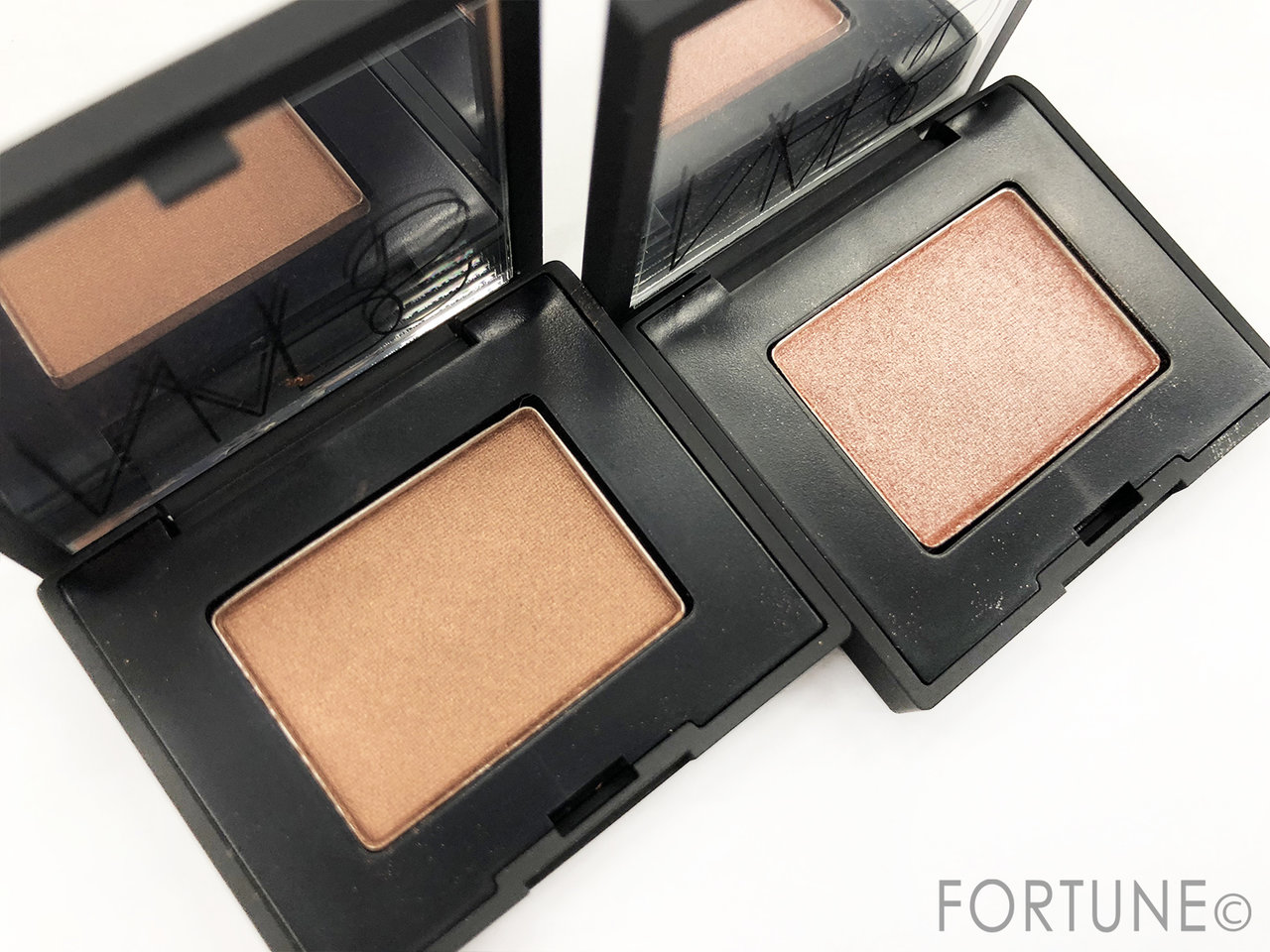 NARS　2018新作　アイシャドー　シングルアイシャドー」と「ハードワイヤードアイシャドー」