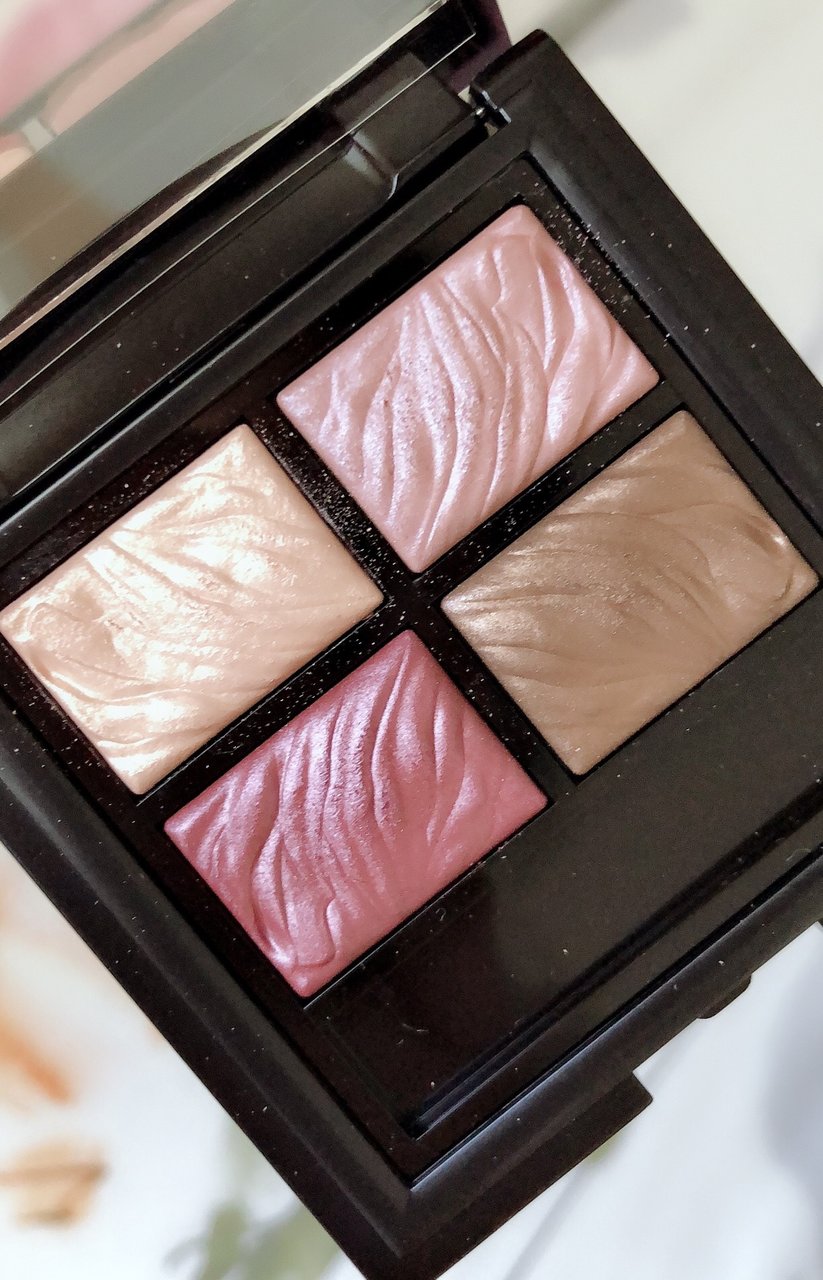 自撮り　フラロッソ　インテンソアイシャドウ