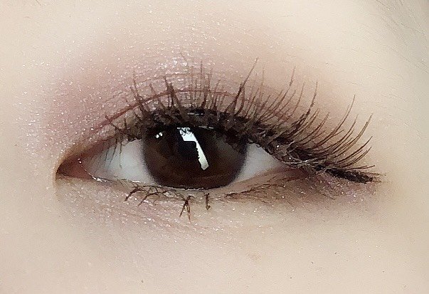 自撮り　フラロッソ　インテンソアイシャドウ