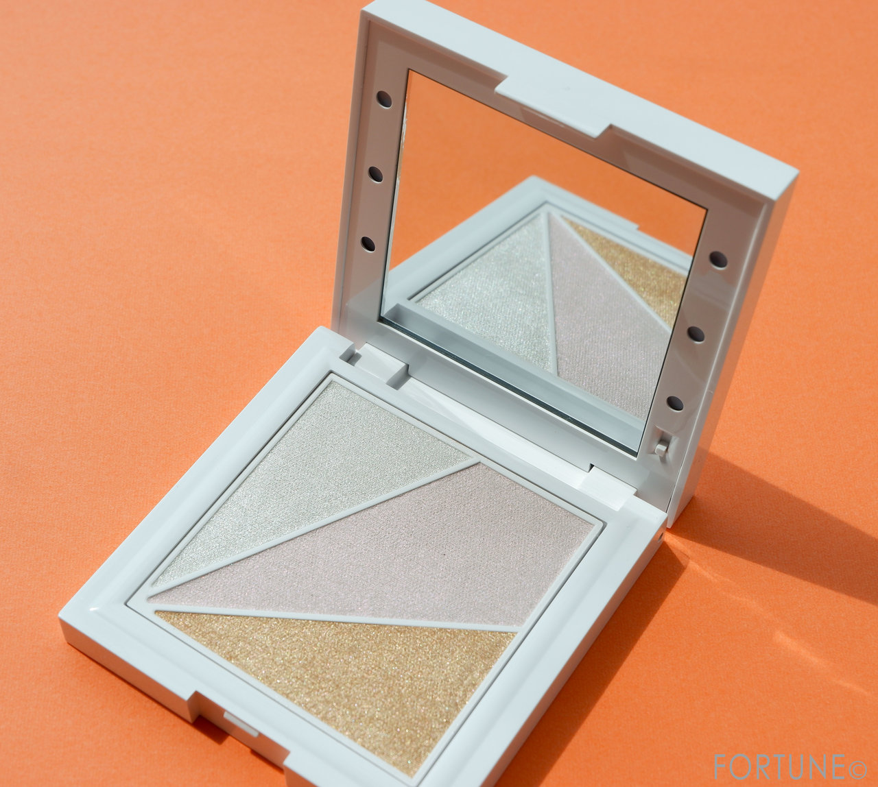 ARTISTRY STUDIO NYC EDITION イルミネイティング ライトアップ コンパクト