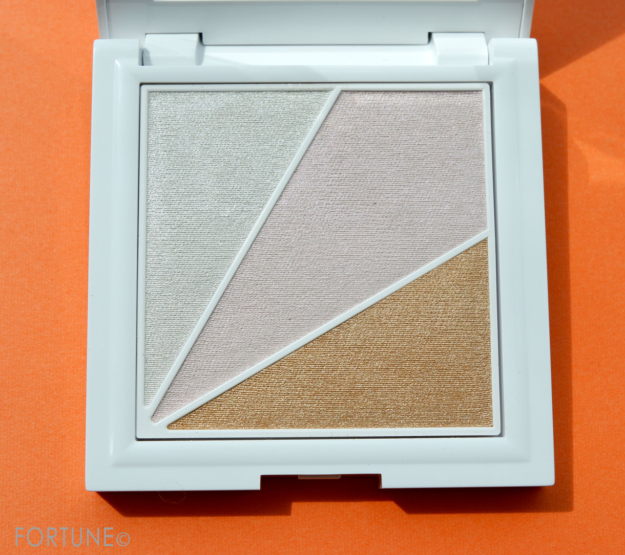 ARTISTRY STUDIO NYC EDITION イルミネイティング ライトアップ コンパクト