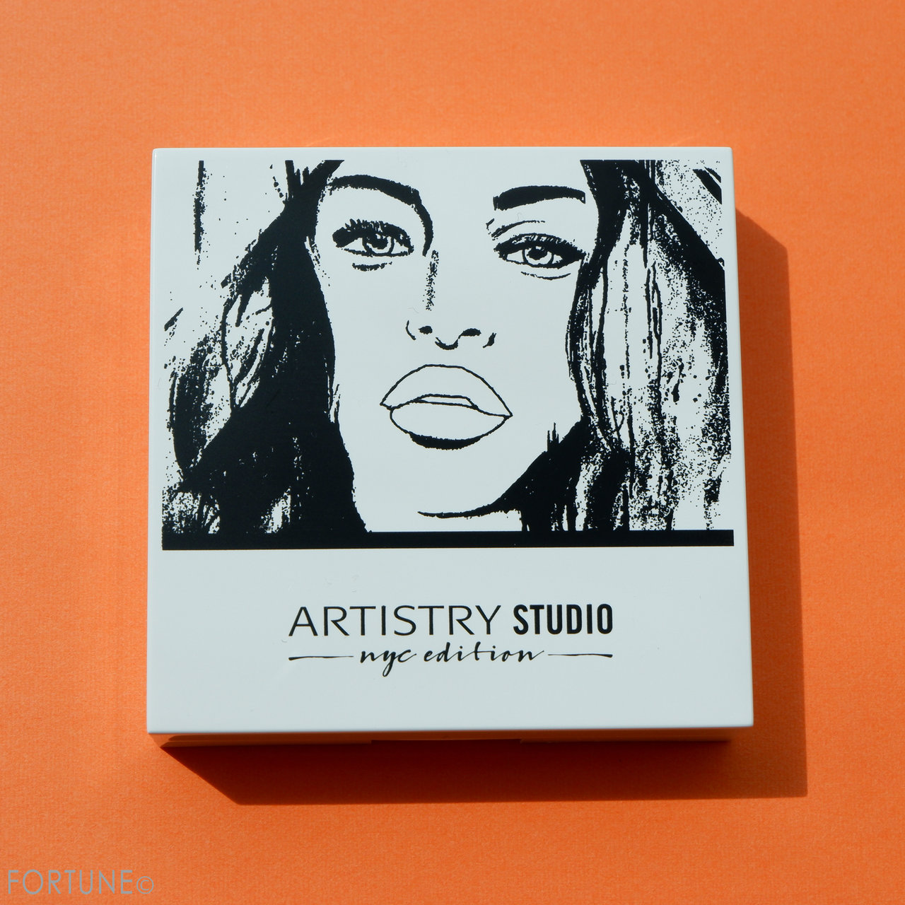 ARTISTRY STUDIO NYC EDITION イルミネイティング ライトアップ コンパクト