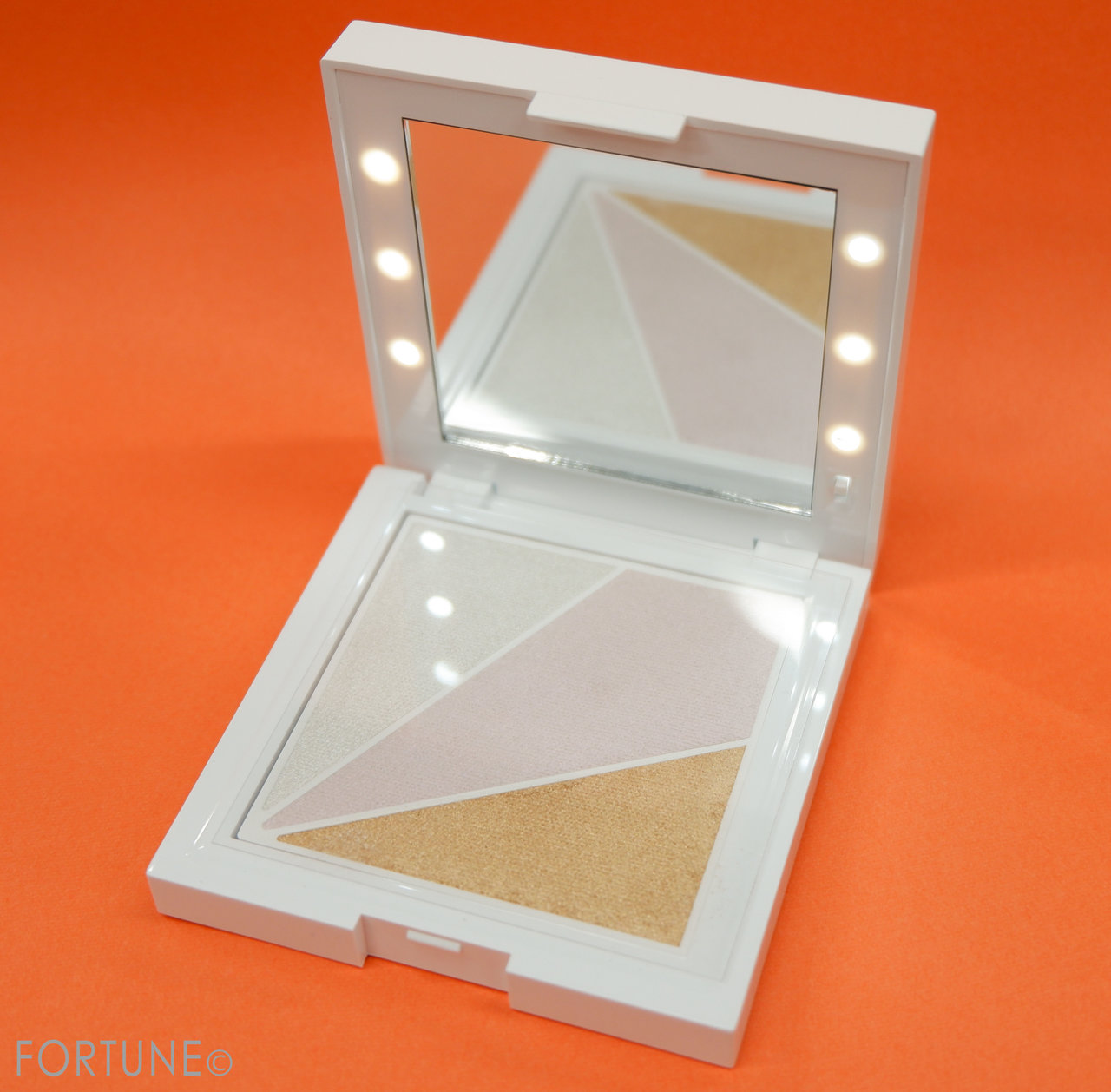 ARTISTRY STUDIO NYC EDITION イルミネイティング ライトアップ コンパクト