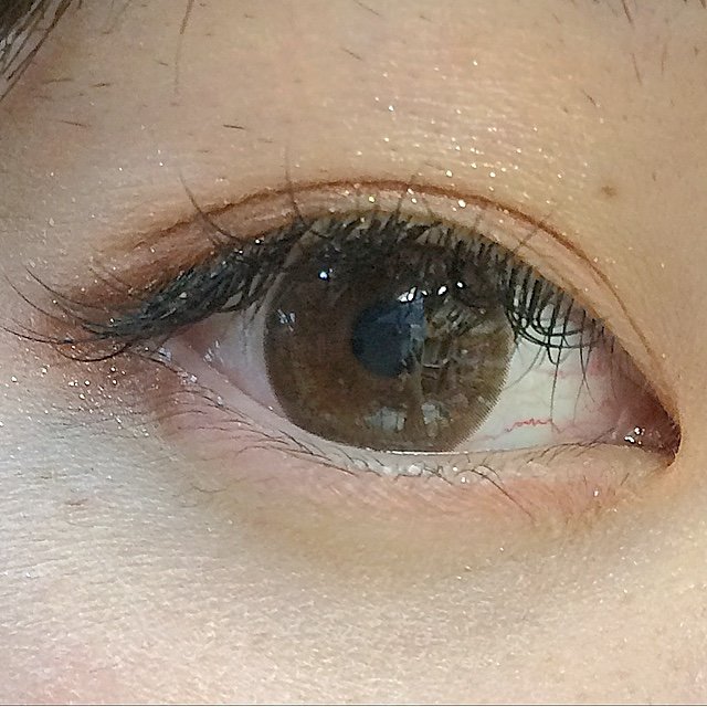 アイメイク手順４　HOLIKA HOLIKA(ホリカホリカ）ペコちゃん アイシャドウ パレット 01イチゴキャラメル