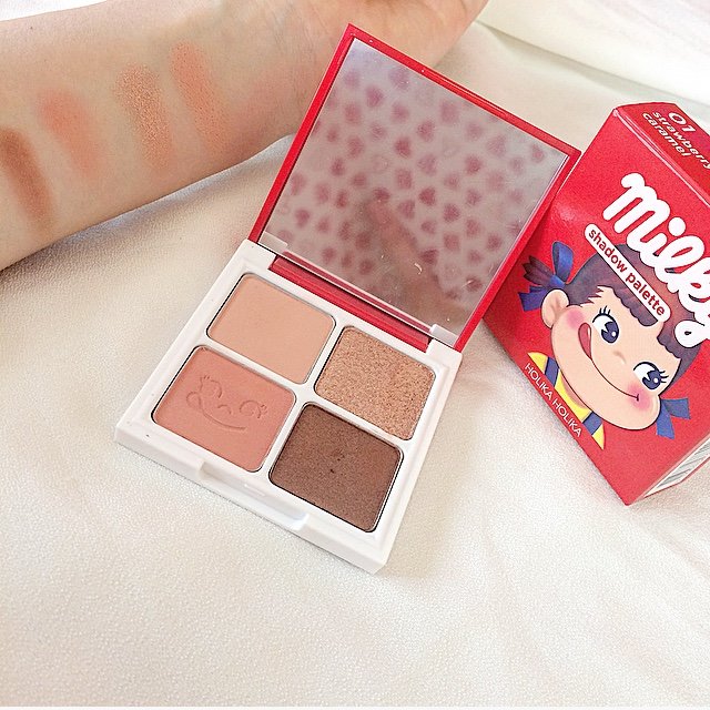 韓国コスメ　HOLIKA HOLIKA(ホリカホリカ）ペコちゃん アイシャドウ パレット 01イチゴキャラメル