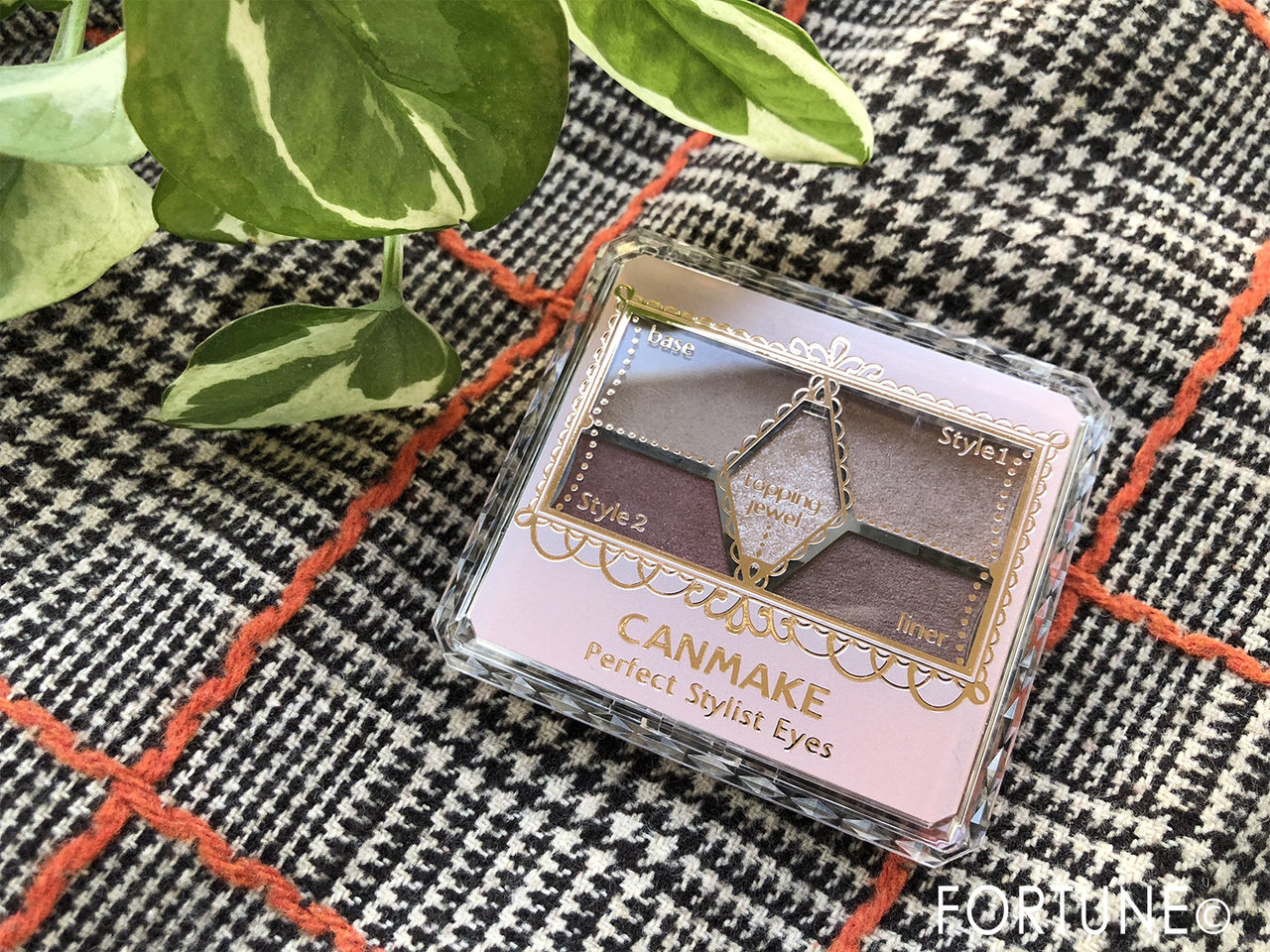 キャンメイクの新作アイシャドウ「パーフェクトスタイリストアイズ」18ビタースウィートメモリー 10/1から発売中