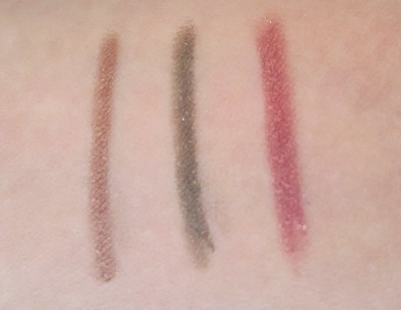 プチプラカラーアイライナー色