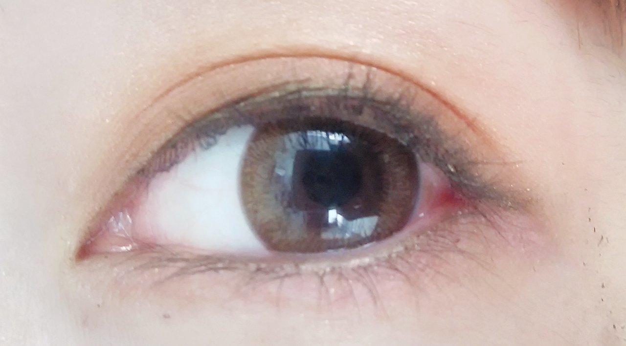 カラーアイライナー　カーキメイク