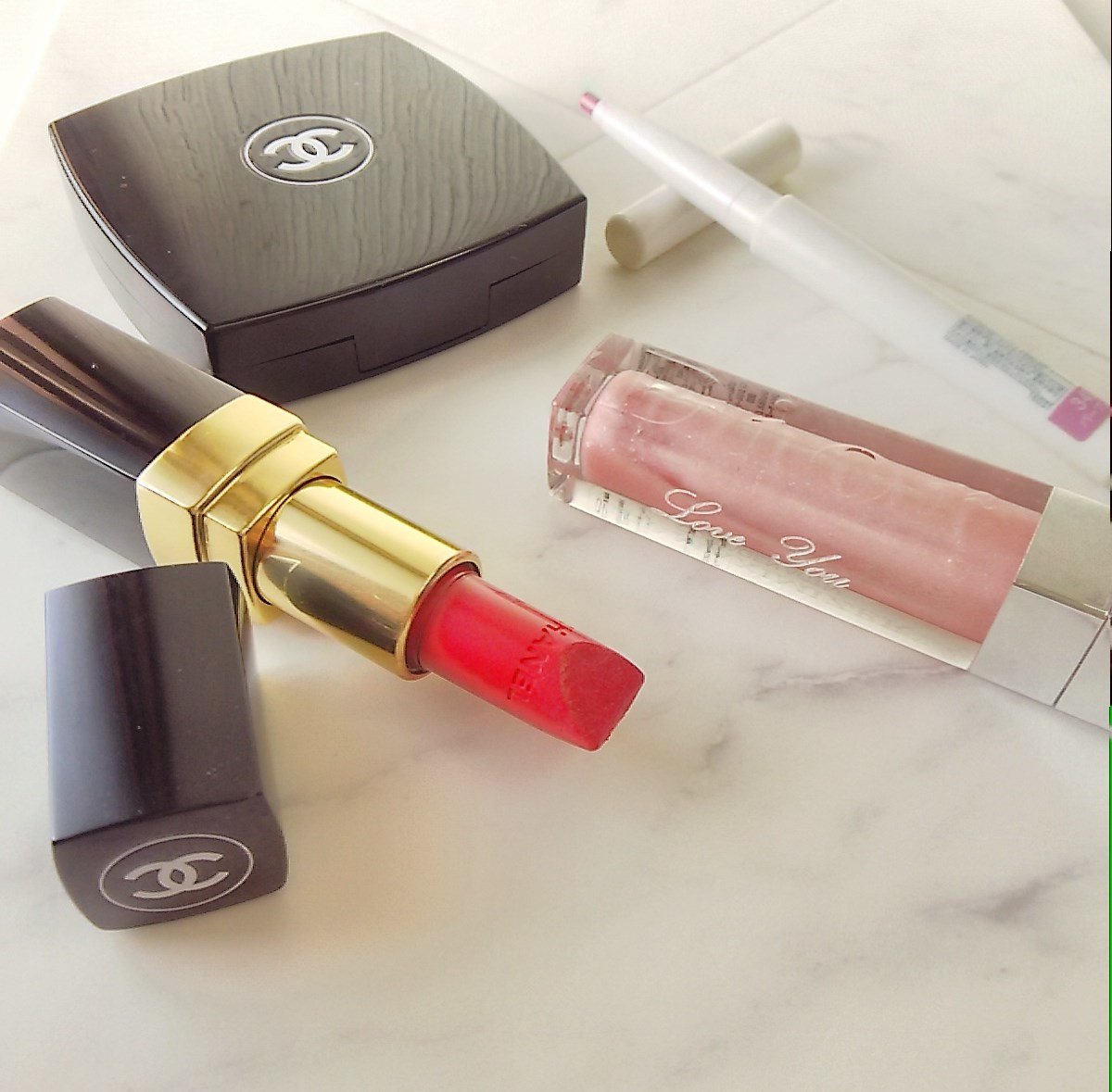 赤リップ　マキシマイザー　リップメイク