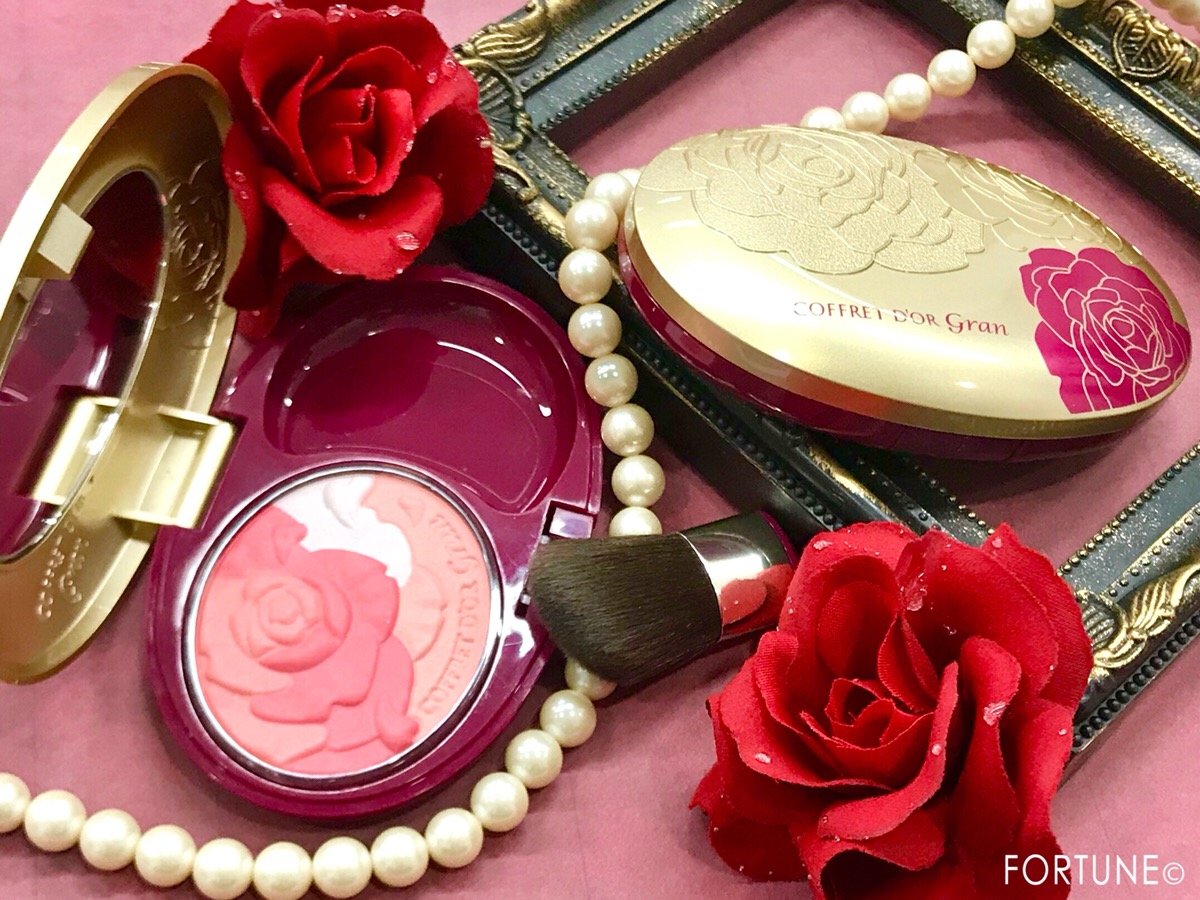 コフレドール グラン　「ライブリーアップチークス」