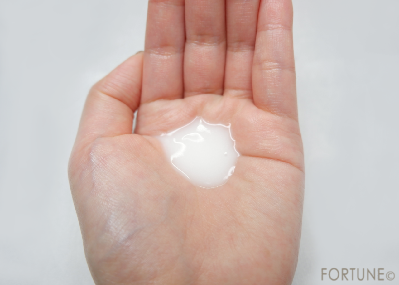 フローラノーティス　ジルスチュアート　ボディミルク　ホワイトローズ　質感