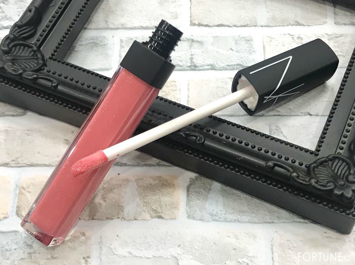 NARS「リップグロス N」スリムなパッケージ