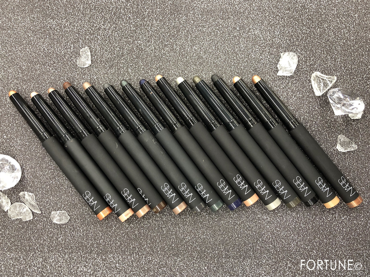 NARS（ナーズ）ベルベットシャドースティック　全14色