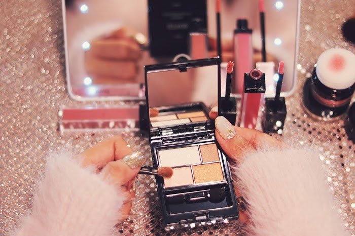 アイシャドウ　アイメイク