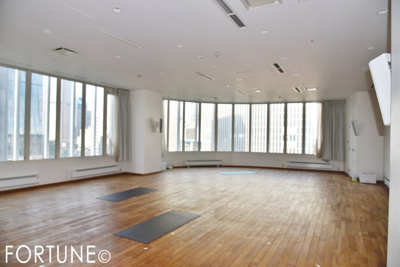 ホットヨガスタジオ　LAVA　銀座グラッセ