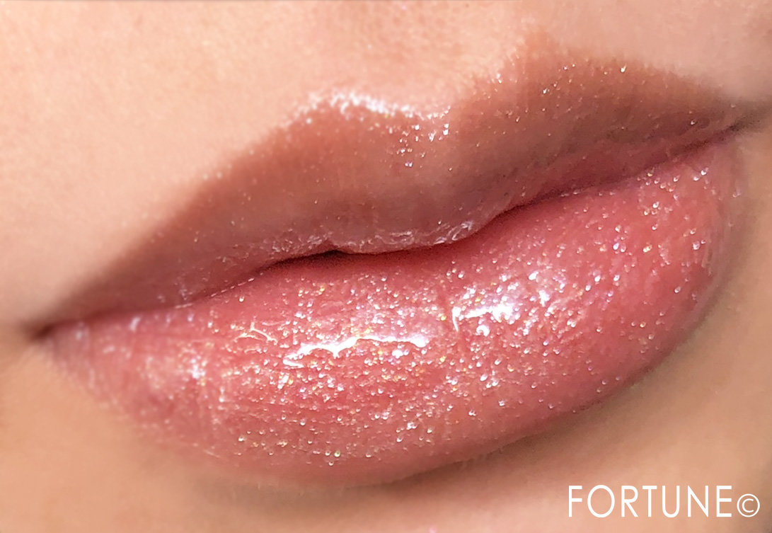 M•A•C リップガラス 限定色「アイ アム トゥー スマート！」使用感