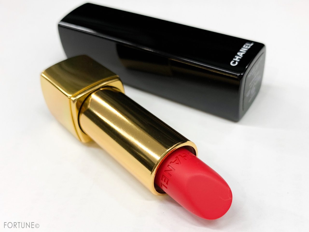 CHANEL（シャネル）2019春夏新作  ルージュ アリュール ヴェルヴェット《72 アンフラローズ》