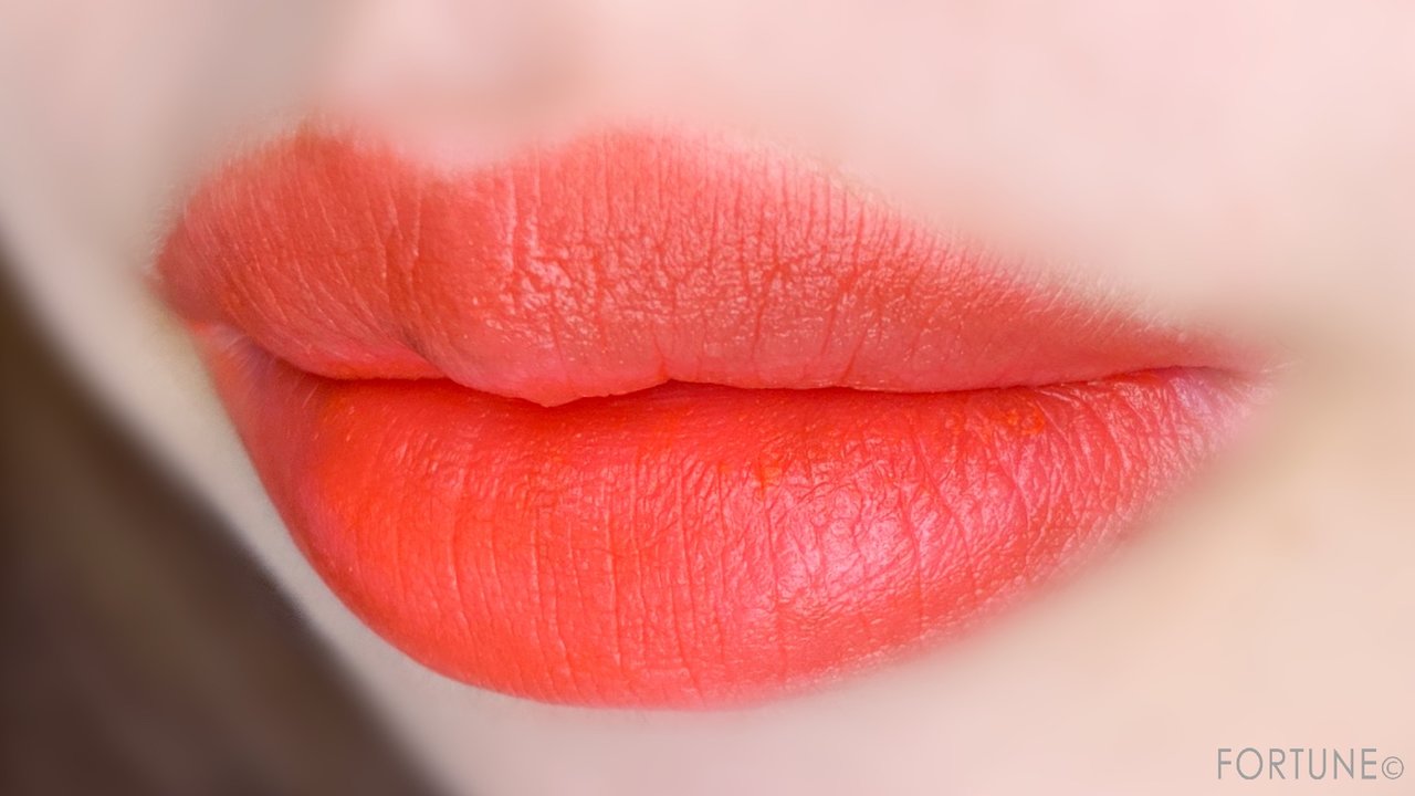 シャネル ルージュ アリュール リクィッド パウダー《962 エレクトリック ブロッサム》使用感