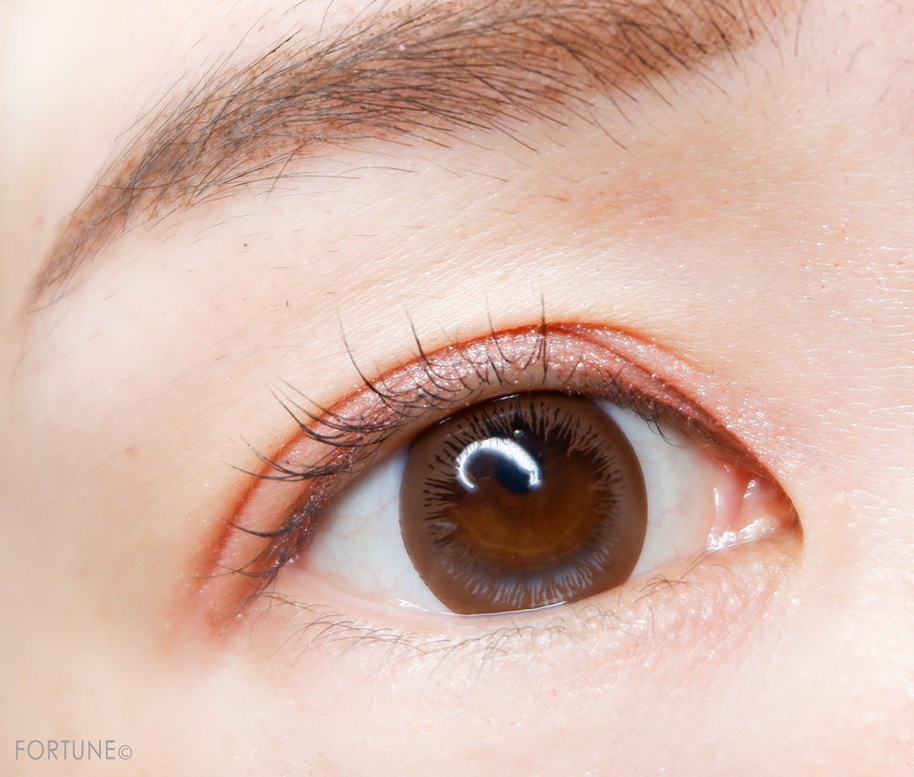 ＜ミネラルスムースシャドウ/01 Celestia(セレスティア)＞