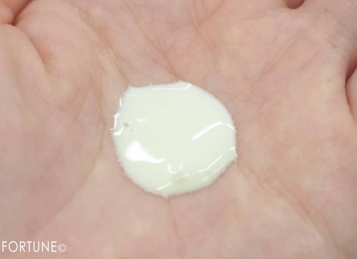 ベネフィアンス「リンクル スムージングデーエマルジョン」質感