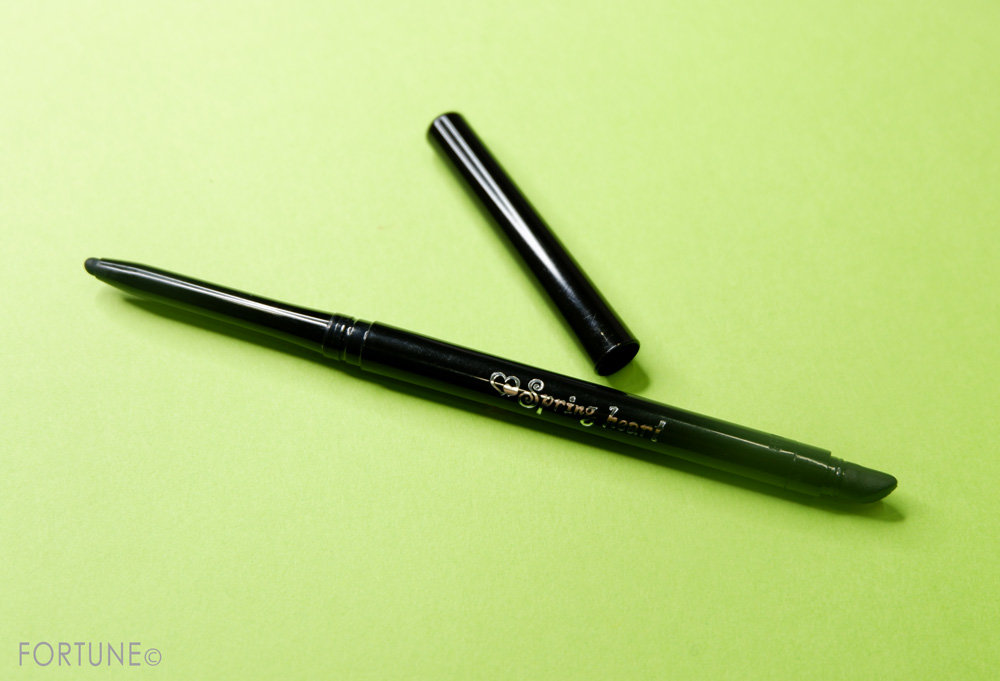 人気プチプラブランドのアイライナーを徹底比較！コージー本舗 スプリングハート「ロングラスティングアイライナー」