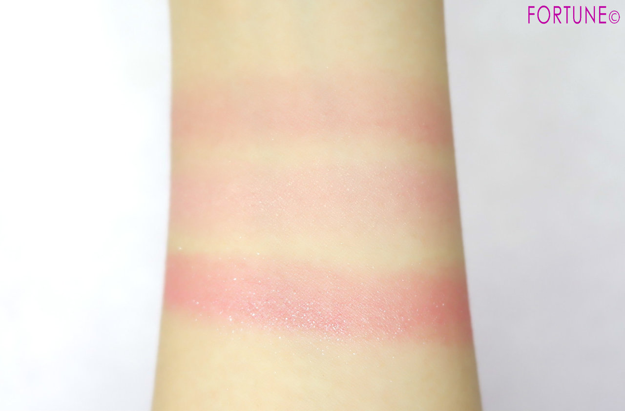 メイクアップレボリューション　ブラッシングハート ハートブラシャー