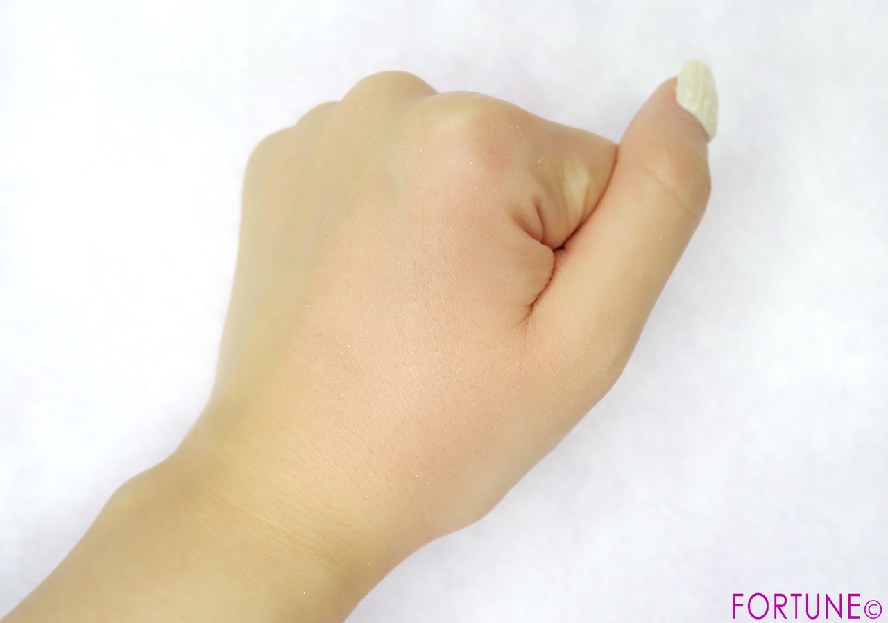 メイクアップレボリューション　ブラッシングハート ハートブラシャー