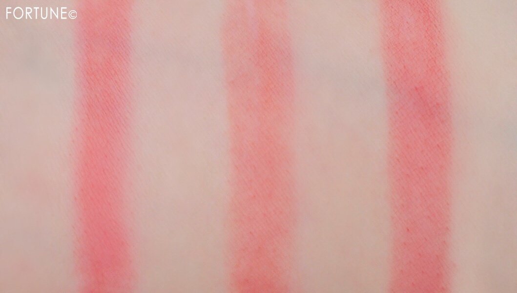 「カラーインリキッドリップエアームース」スウォッチ