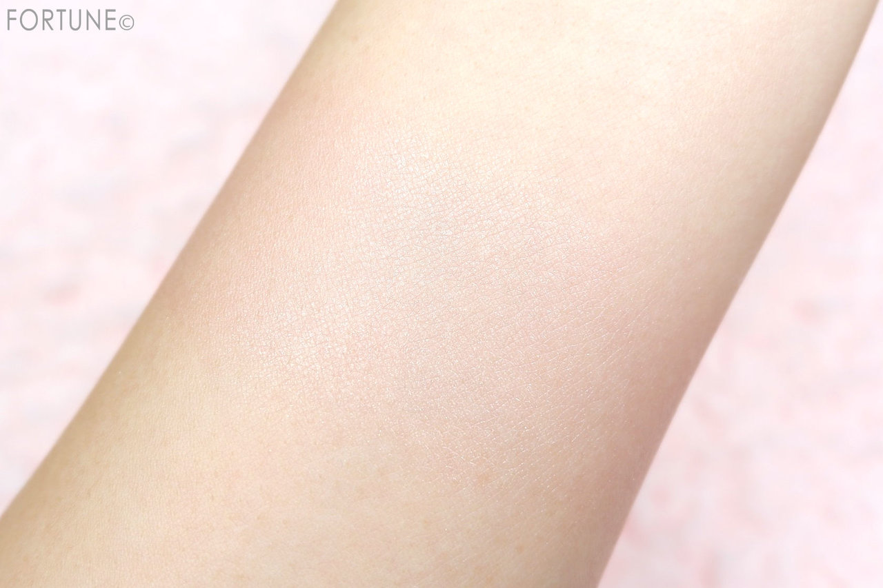 ジルスチュアート「ルースブラッシュ」　 08 strawberry candy《限定色》　使用感