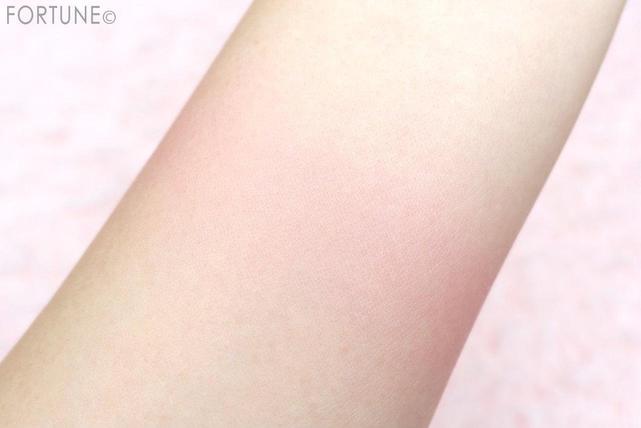 ジルスチュアート「ルースブラッシュ」　 07 strawberry factory　使用感