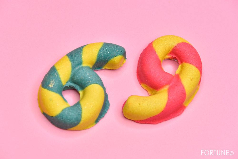 LUSH(ラッシュ)　シックス バブルバー ブルー＆イエロー／イエロー＆レッド（バブルバー）