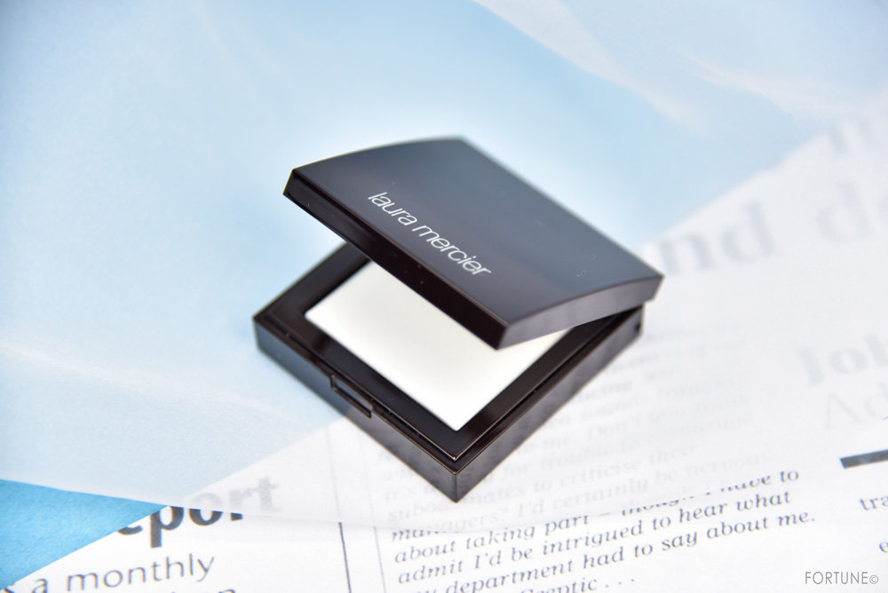 レフ板パウダー/ローラ メルシエ「シークレット ブラーリング パウダー フォー アンダー アイズ」