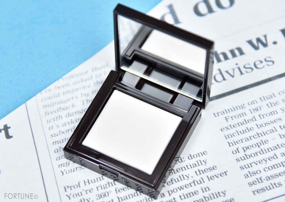 レフ板パウダー/ローラ メルシエ「シークレット ブラーリング パウダー フォー アンダー アイズ」