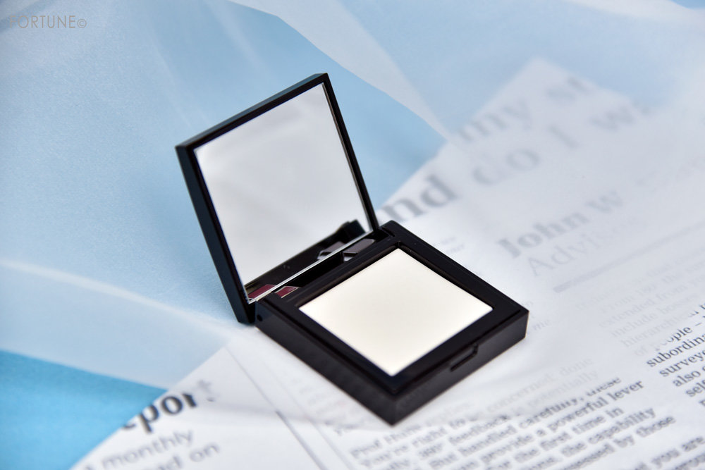 レフ板パウダー/ローラ メルシエ「シークレット ブラーリング パウダー フォー アンダー アイズ」