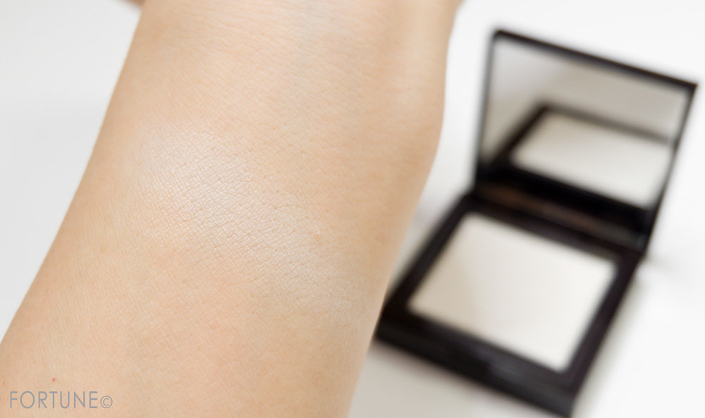 レフ板パウダー/ローラ メルシエ「シークレット ブラーリング パウダー フォー アンダー アイズ」