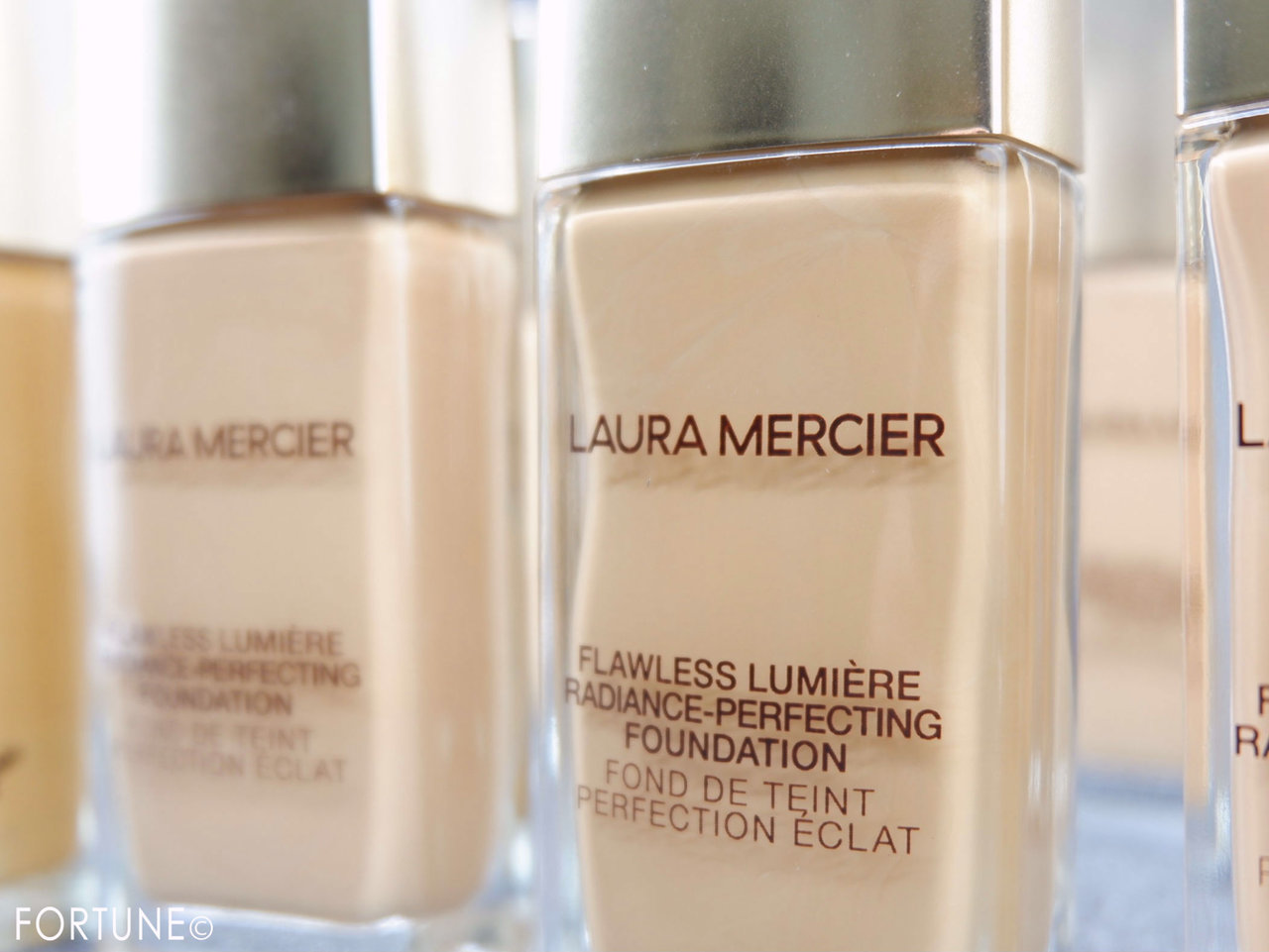 ローラ メルシエ フローレス ルミエール ラディアンス パーフェクティング ファンデーション