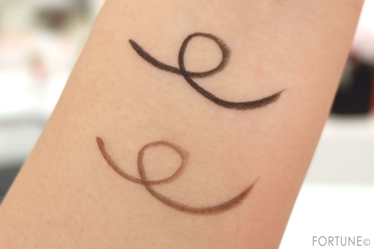 「キワミフデ リキッドアイライナー」　スウォッチ