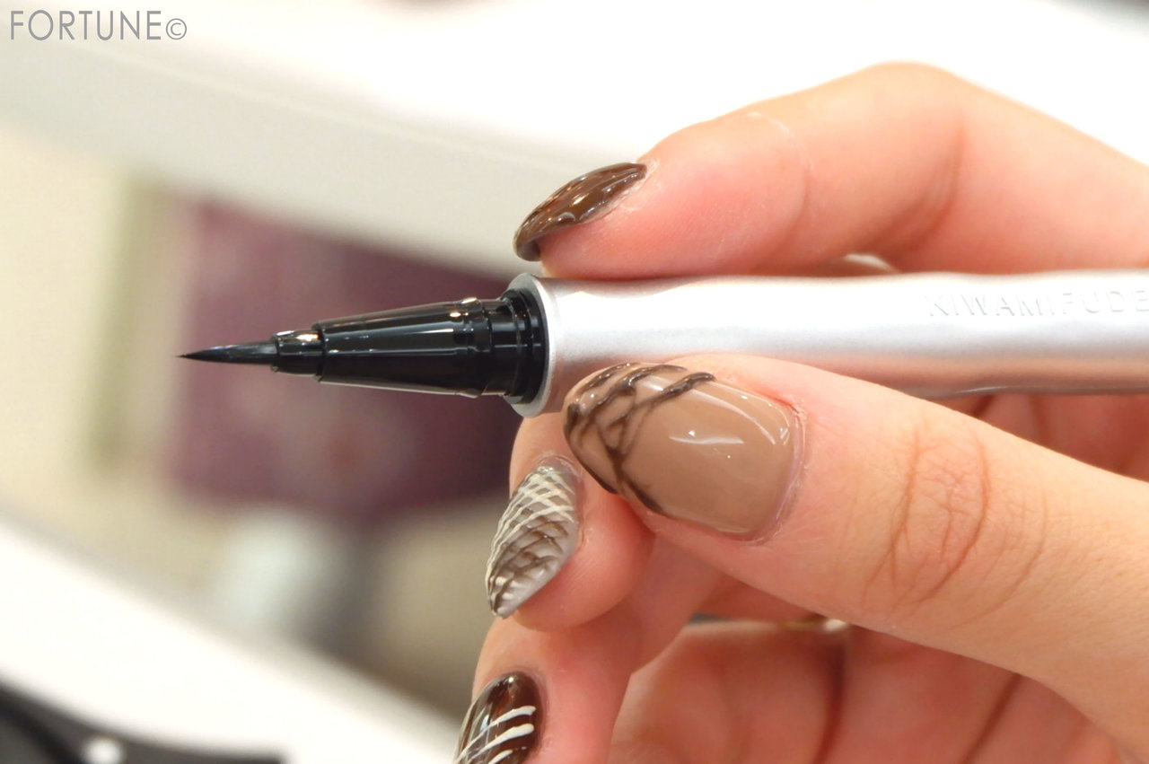 コージー本舗　あかしや　「キワミフデ リキッドアイライナー」