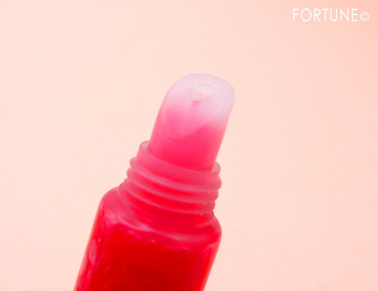 ダイソー×キティコラボ「リップグロスT」本体仕様