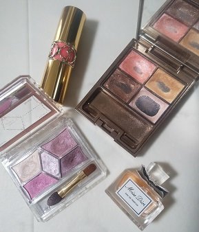 ピンクアイシャドウ