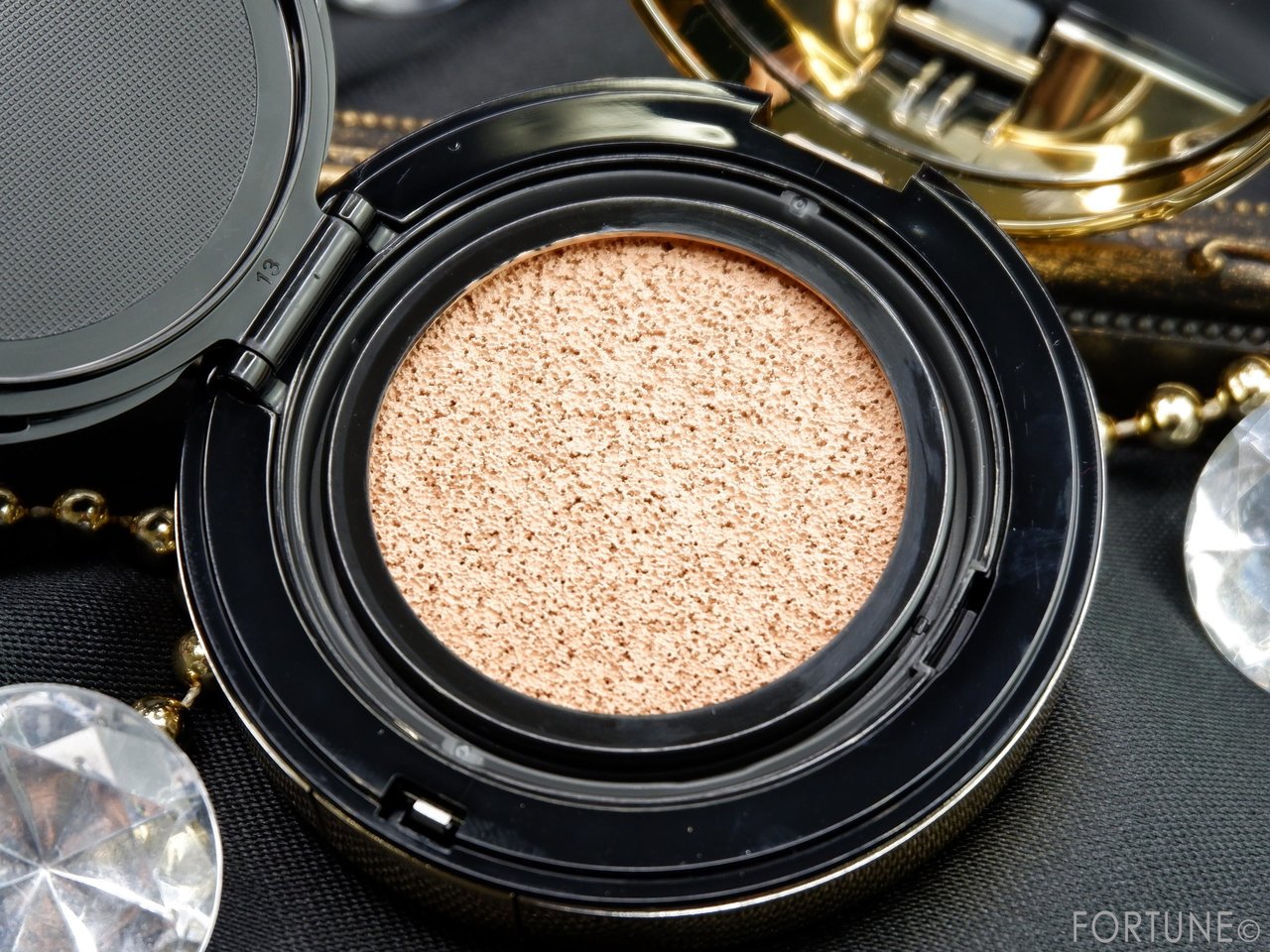 YSL「アンクル ド ポー ルクッション」