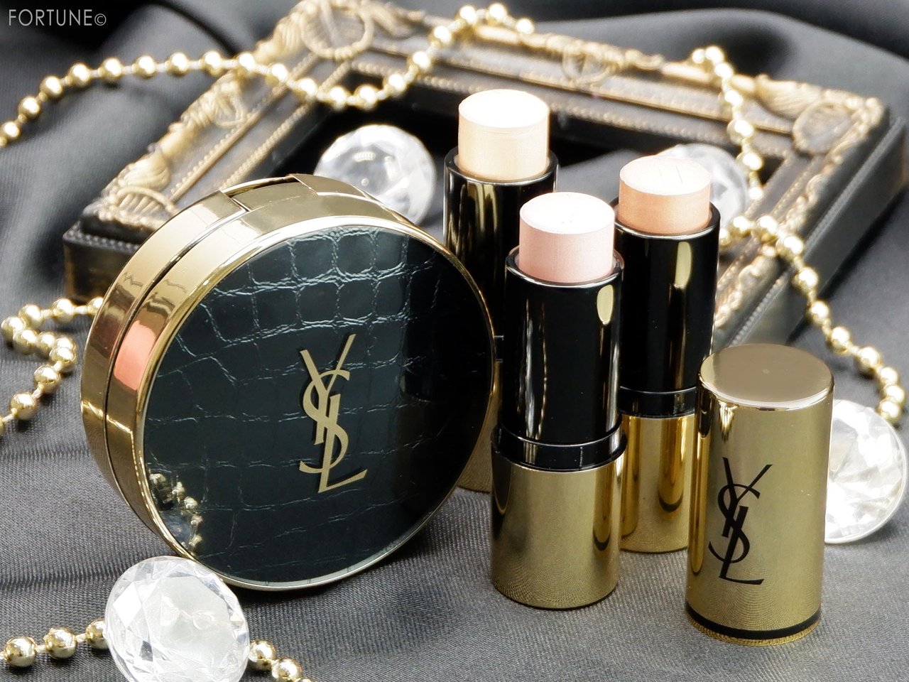 YSL「ラディアント タッチ シマー スティック」「アンクル ド ポー ルクッション」