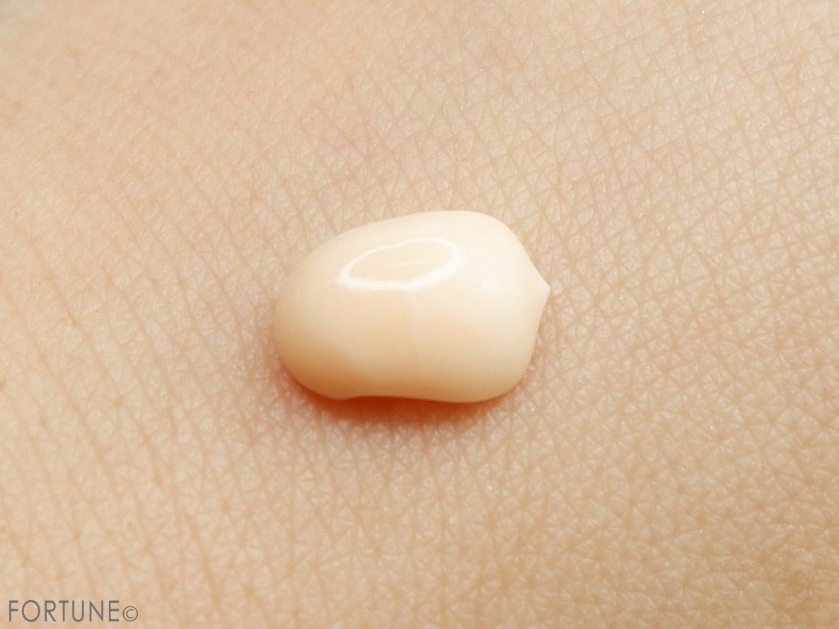 YSL「トップ シークレット モイスチャーエクラ ポア マット」