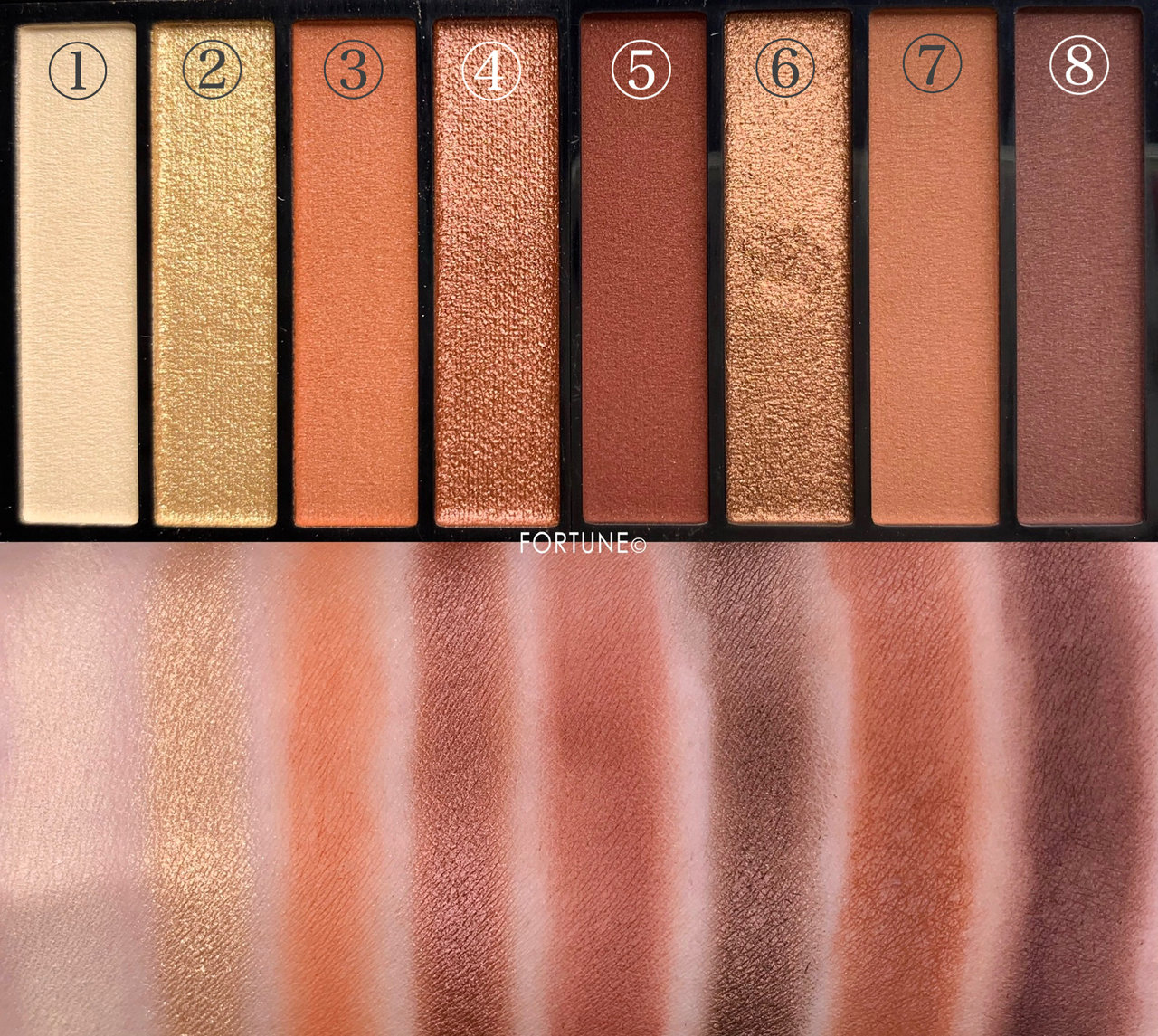 レブロン カラーステイ ルックス ブック パレット《#930 マーベリック》スウォッチ