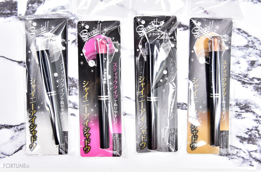 画像：《100均コスメ》ダイソー「シャイニーアイシャドウ」