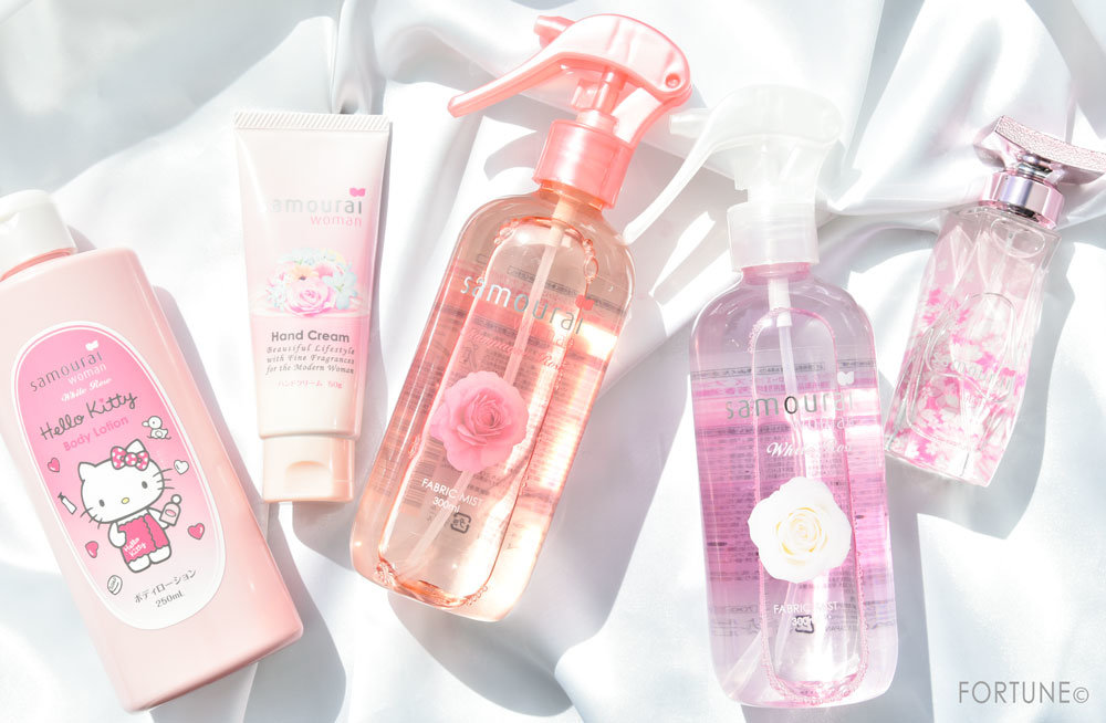 サムライウーマン　サクラピンク オードパルファム・ハンドクリーム・ホワイトローズ ボディローション・ホワイトローズ／シャンパンローズ ファブリックミスト