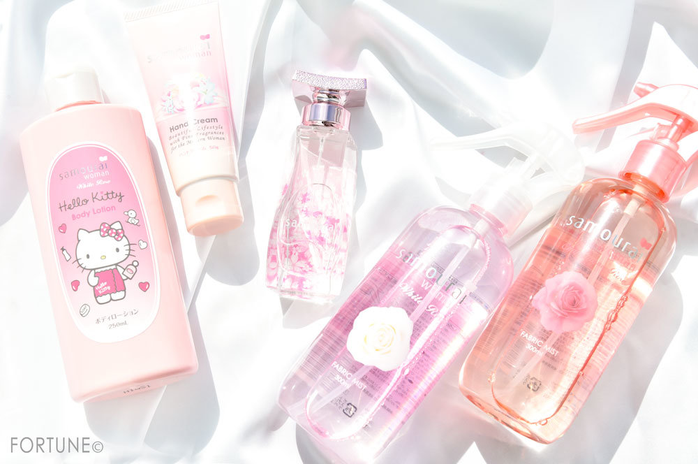 サムライウーマン　サクラピンク オードパルファム・ハンドクリーム・ホワイトローズ ボディローション・ホワイトローズ／シャンパンローズ ファブリックミスト