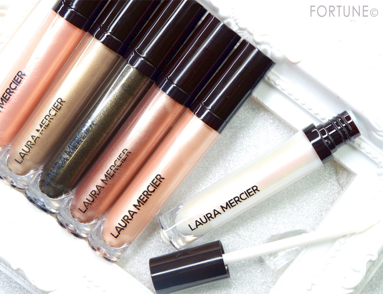 【ローラ メルシエ キャビア クローム ヴェイル ライトウェイト リキッド アイカラー】